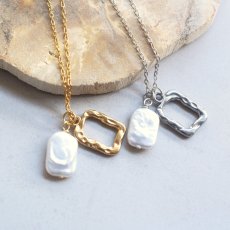 画像2:  春の新作【選べる】シンプル♪　淡水パール＆チャーム　長方形　サージカルステンレスネックレス  (2)