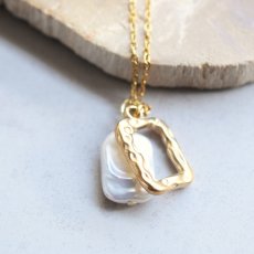 画像4:  春の新作【選べる】シンプル♪　淡水パール＆チャーム　長方形　サージカルステンレスネックレス  (4)