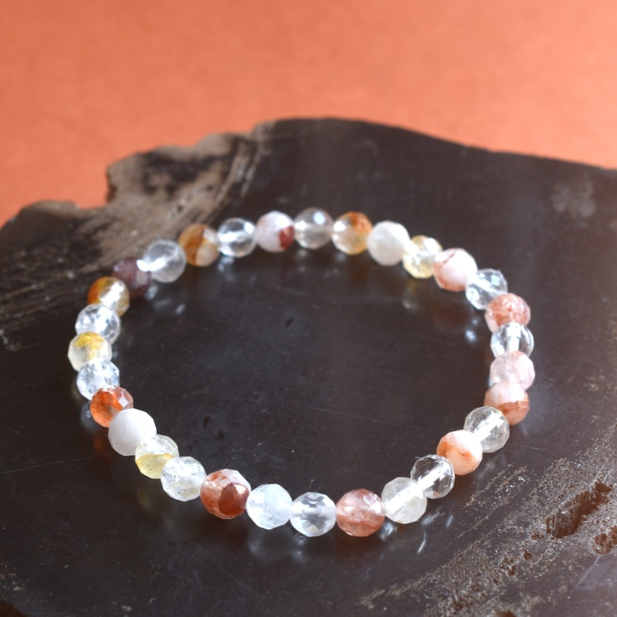 画像3: 人気完売品再入荷！【限定13】新年度お守りに♪　レッド系　ヒマラヤ　パールヴァティー渓谷産　マニカラン水晶ブレスレット  (3)