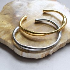 画像7: 春の新作【汗のかく季節に！】ウェーブライン　サージカルステンレス製　バングル・ブレスレット　 (7)