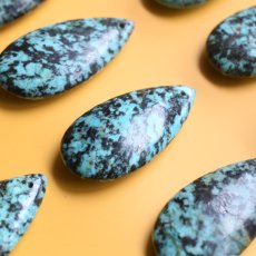 画像3: 夏の新作【選べる・汗をかく季節に】超大粒　アフリカンターコイズ　本牛革コードネックレス (3)