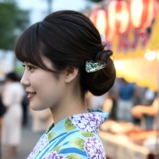 画像1: 浴衣にも【1点もの・選べる・Lサイズ】ニュージーランド産　パウア貝　ポニーフック（ヘアゴム用）  (1)