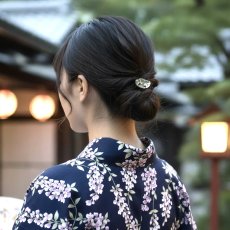 画像1: 浴衣にも【1点もの・選べる・XSサイズ】ニュージーランド産　パウア貝　ポニーフック（ヘアゴム用）  (1)