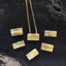 画像1: 秋の新作【限定数のみ】タイチン　ゴールドルチル　インクォーツ　レクタングル　サージカルステンレスネックレス (1)