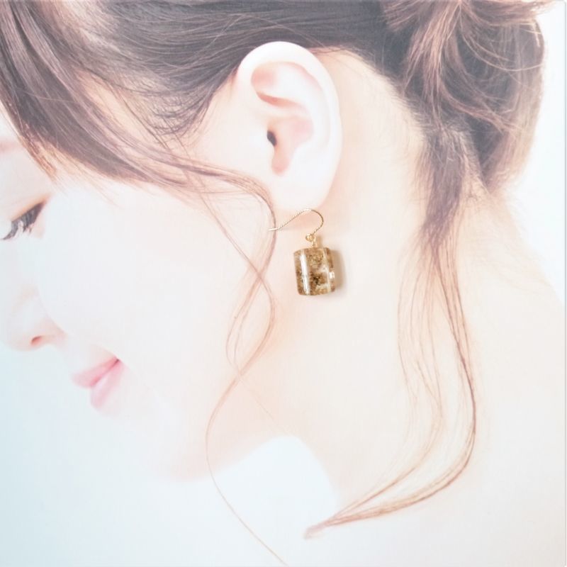 ガーデンクォーツのアシンメトリーピアス とげとげしく
