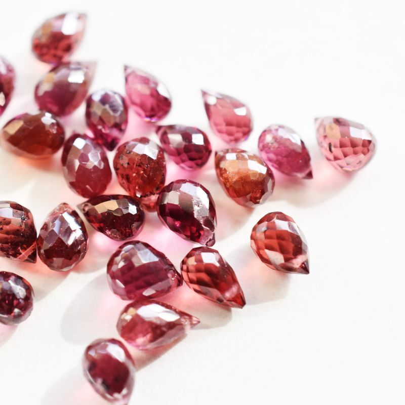 イヤリング変更可 希少 柘榴ピンク インド産 ピンクガーネット ミニドロップ 14kgfラウンドフックピアス Silvia De Atelier